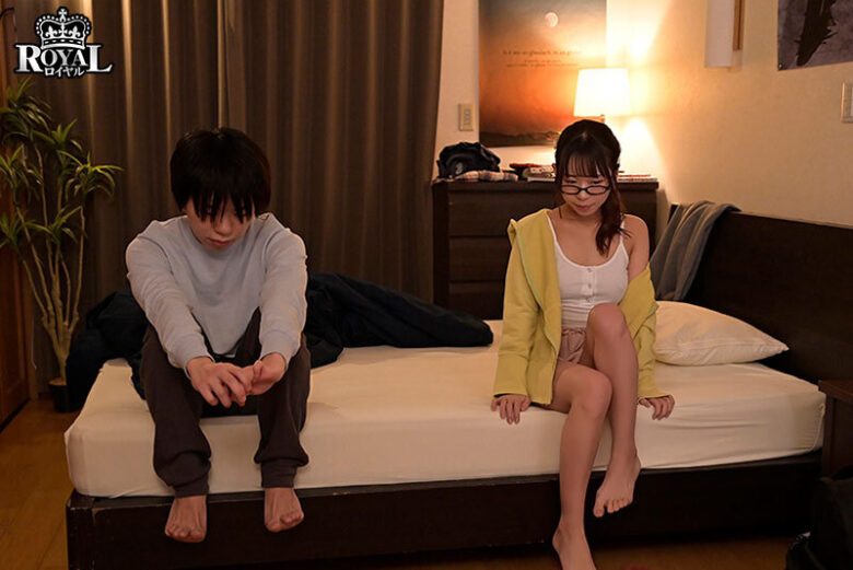 僕の姉は地味で控えめですが、眼鏡を外すと、絶世の美女で我慢できず迫ったら素股からの生挿入で初中出しをさせてくれました。 天羽りりか 7枚目