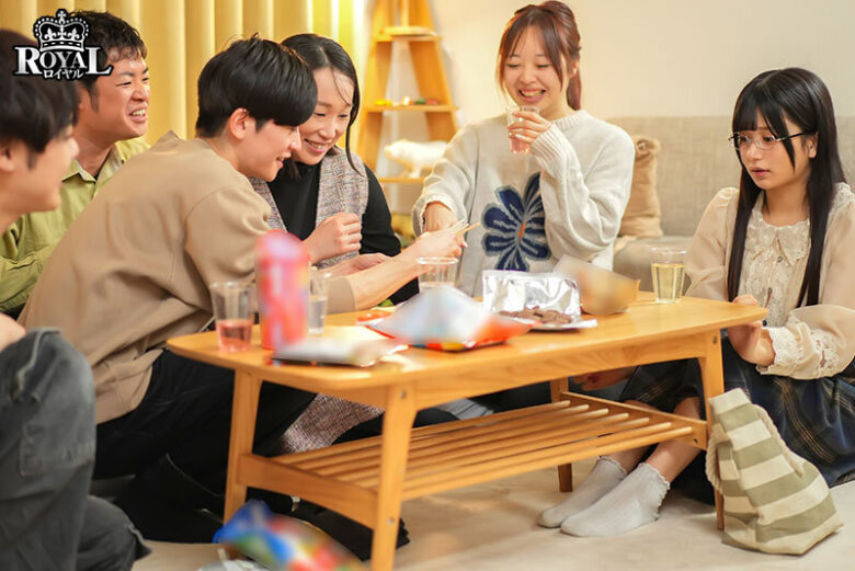 王様ゲームで急接近した隠れ淫乱な地味美乳と、一泊二日のラブラブ中出しセックス。 北岡果林 7枚目