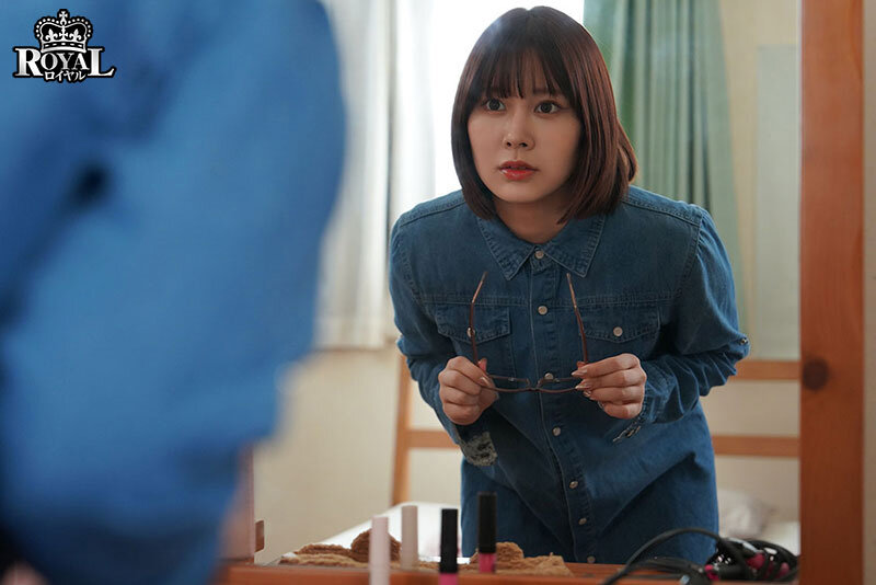 僕の姉は地味で控えめですが、眼鏡を外すと、絶世の美女で我慢できず迫ったら素股からの生挿入で初中出しをさせてくれました。 鳳みゆ 3枚目