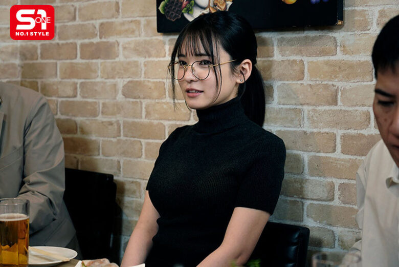 大人しい新入女子社員を一泊出張に同行させ相部屋に連れ込むと…まさかのド淫乱メスに変身して精液透明になるまで絞りヌカれた… 乃坂ひより 2枚目