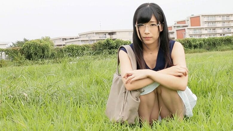 欲求腐満子 みひな（22歳） カラダが敏感すぎて男の人に引かれます。だからいつも自分を抑えてセックスしてます。一度、自分を解放して100回ぐらいイッてみたいんでお願いできますか？ 2枚目